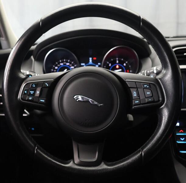 Jaguar XE vaihtoauto