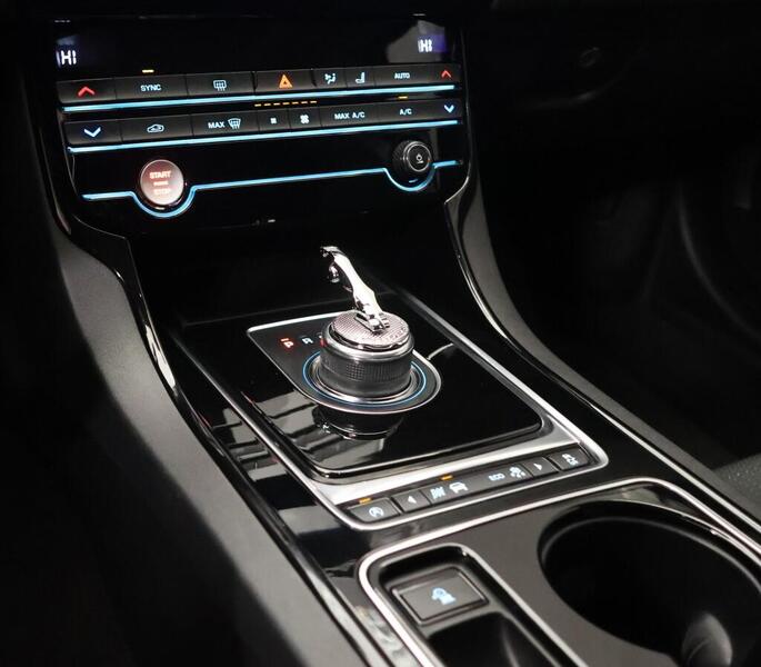 Jaguar XE vaihtoauto