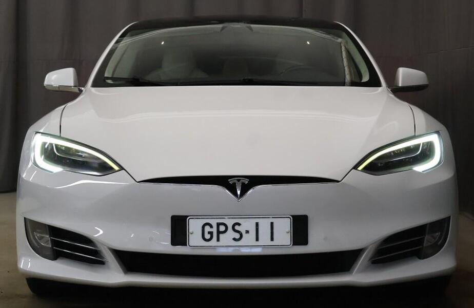 Tesla Model S vaihtoauto