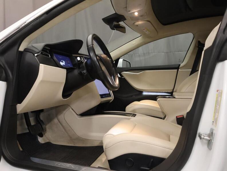 Tesla Model S vaihtoauto