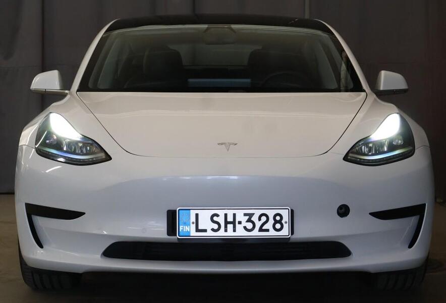 Tesla Model 3 vaihtoauto
