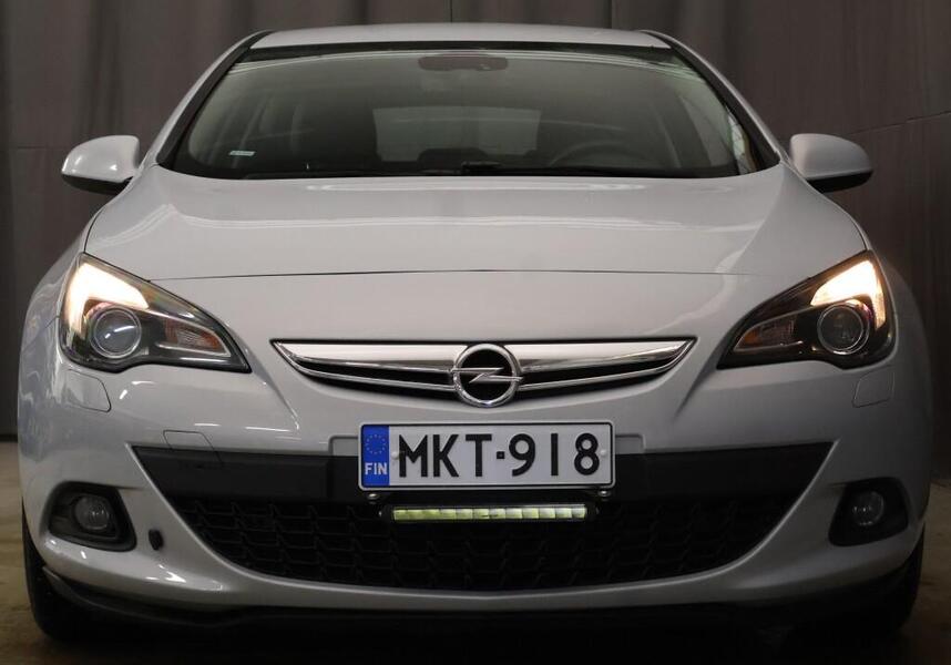 Opel Astra vaihtoauto