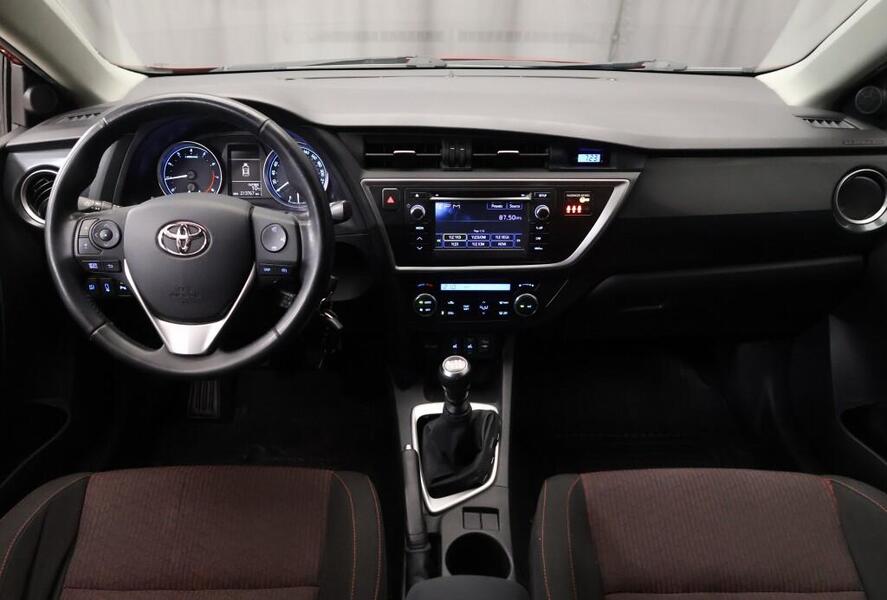 Toyota Auris vaihtoauto