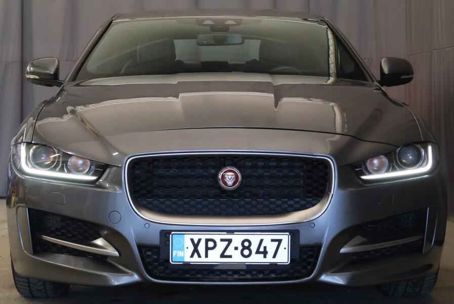 Jaguar XE vaihtoauto