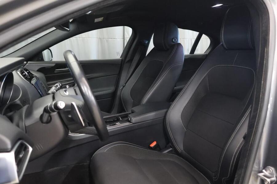 Jaguar XE vaihtoauto