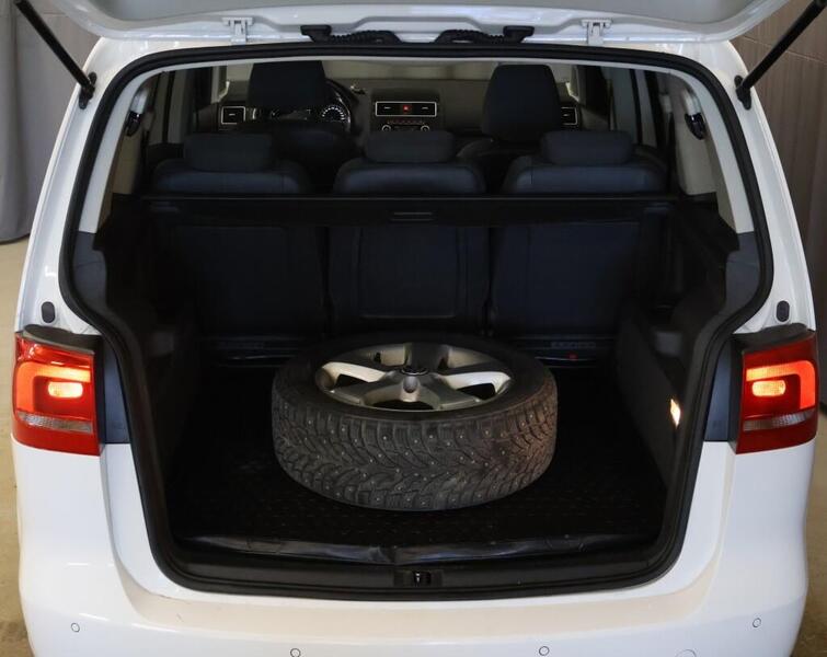 Volkswagen Touran vaihtoauto