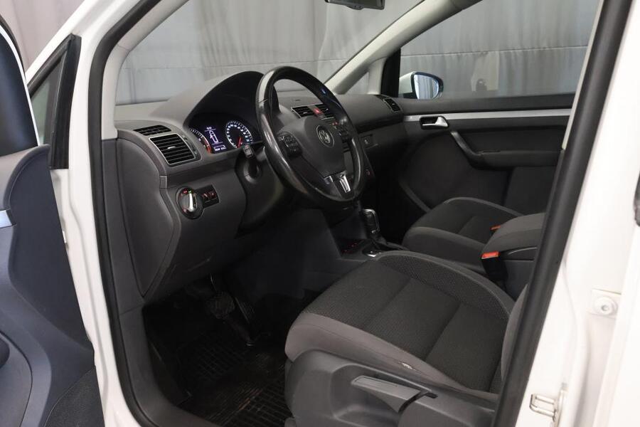 Volkswagen Touran vaihtoauto