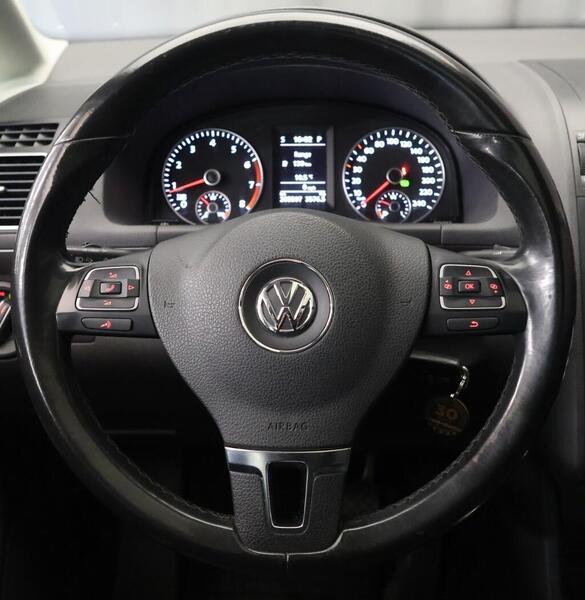 Volkswagen Touran vaihtoauto