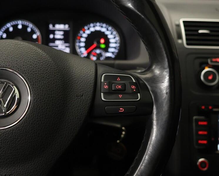 Volkswagen Touran vaihtoauto