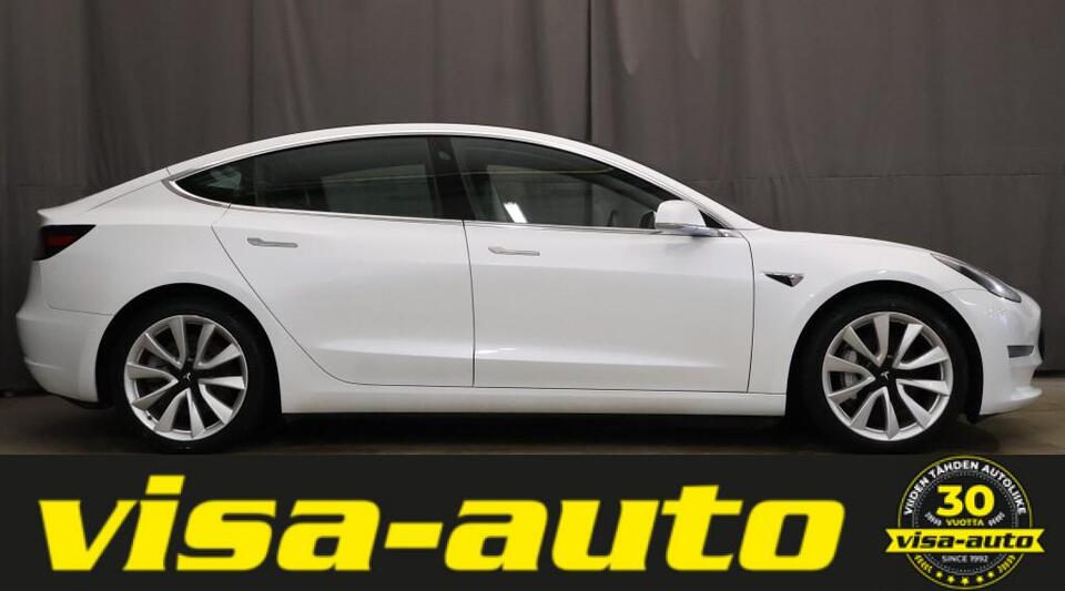 Tesla Model 3 vaihtoauto