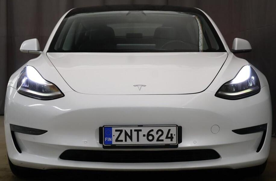 Tesla Model 3 vaihtoauto