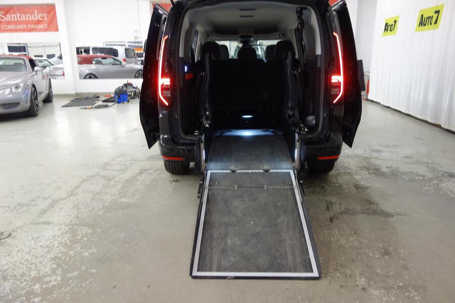 Volkswagen Caddy Maxi vaihtoauto