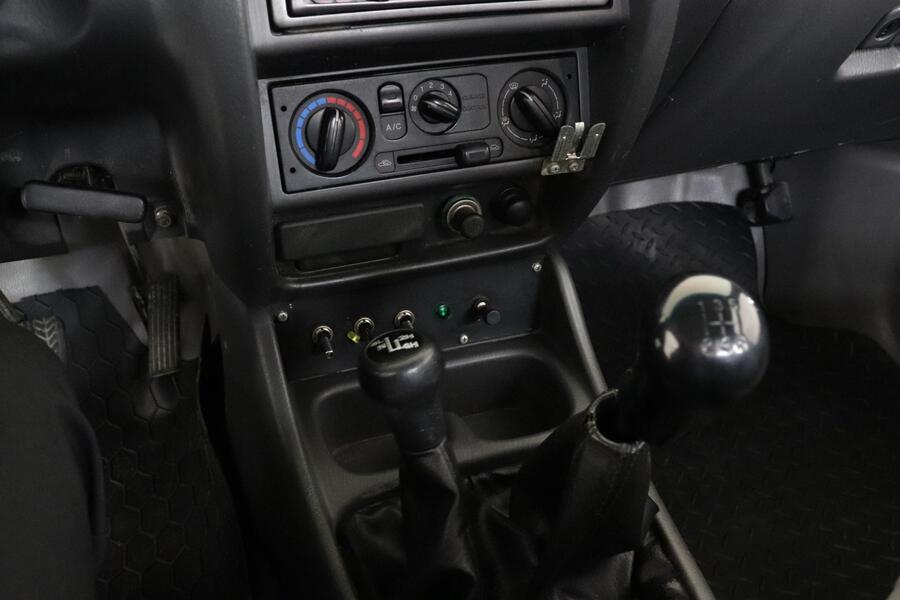 Mazda B2500 vaihtoauto