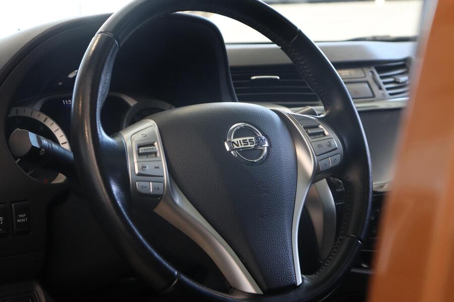 Nissan Navara vaihtoauto