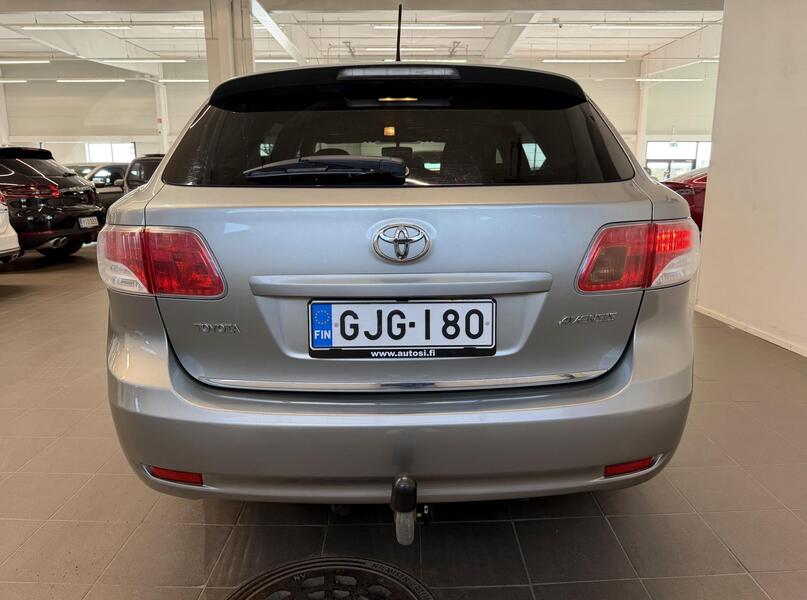 Toyota Avensis vaihtoauto