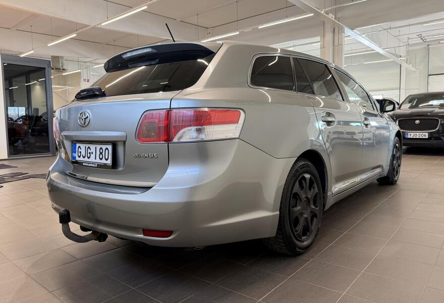 Toyota Avensis vaihtoauto