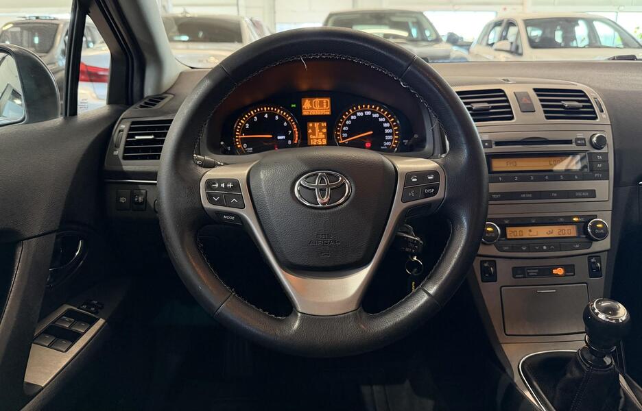 Toyota Avensis vaihtoauto