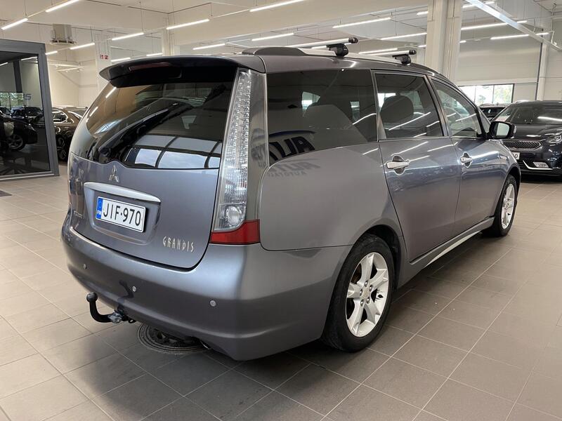 Mitsubishi Grandis vaihtoauto