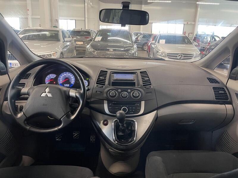 Mitsubishi Grandis vaihtoauto