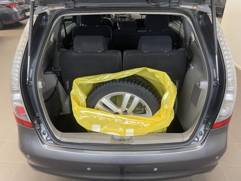 Mitsubishi Grandis vaihtoauto