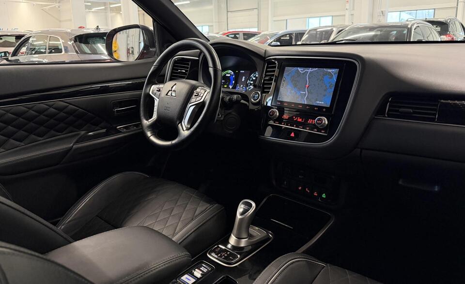 Mitsubishi Outlander PHEV vaihtoauto