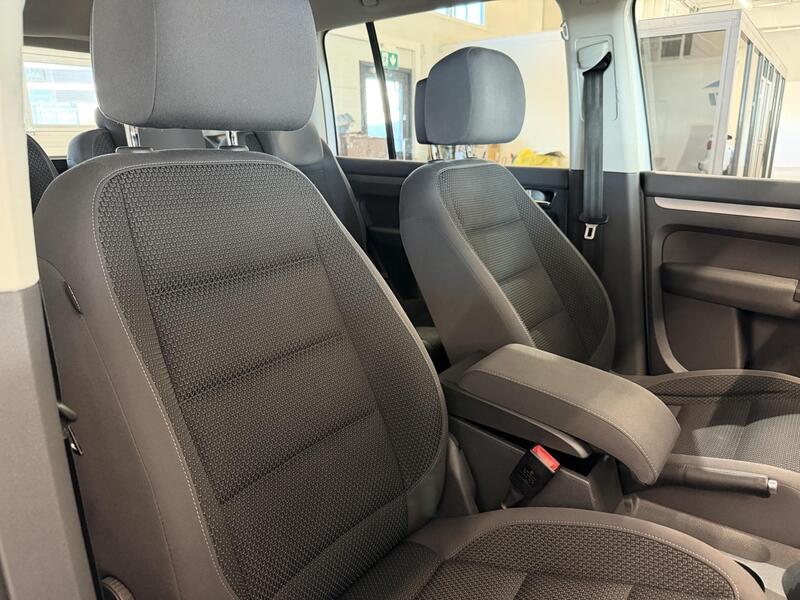 Volkswagen Touran vaihtoauto