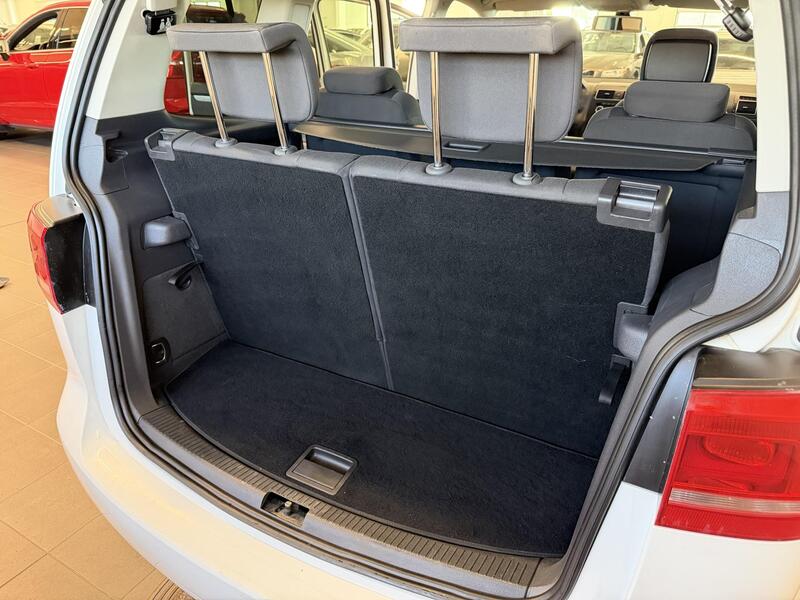 Volkswagen Touran vaihtoauto