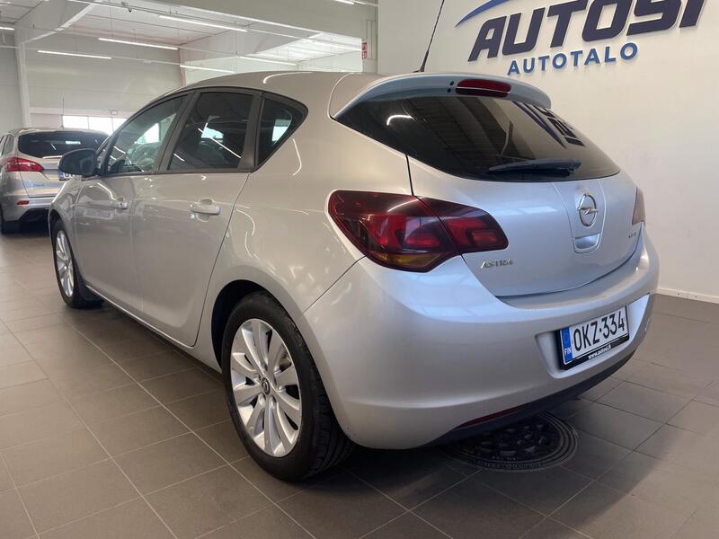 Opel Astra vaihtoauto