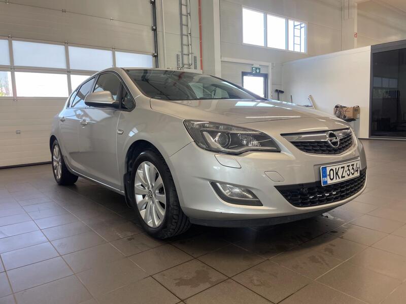 Opel Astra vaihtoauto