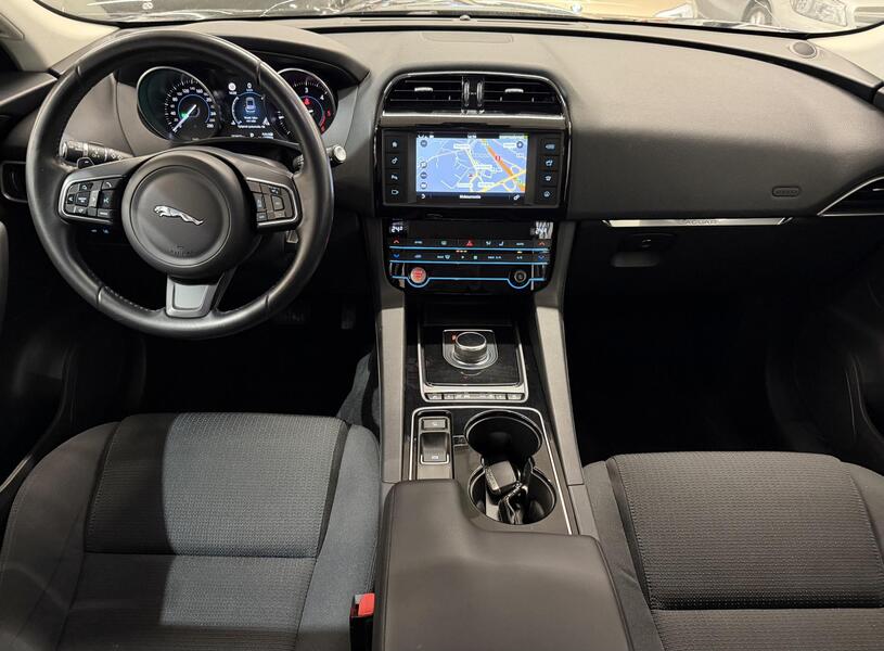 Jaguar F-PACE vaihtoauto