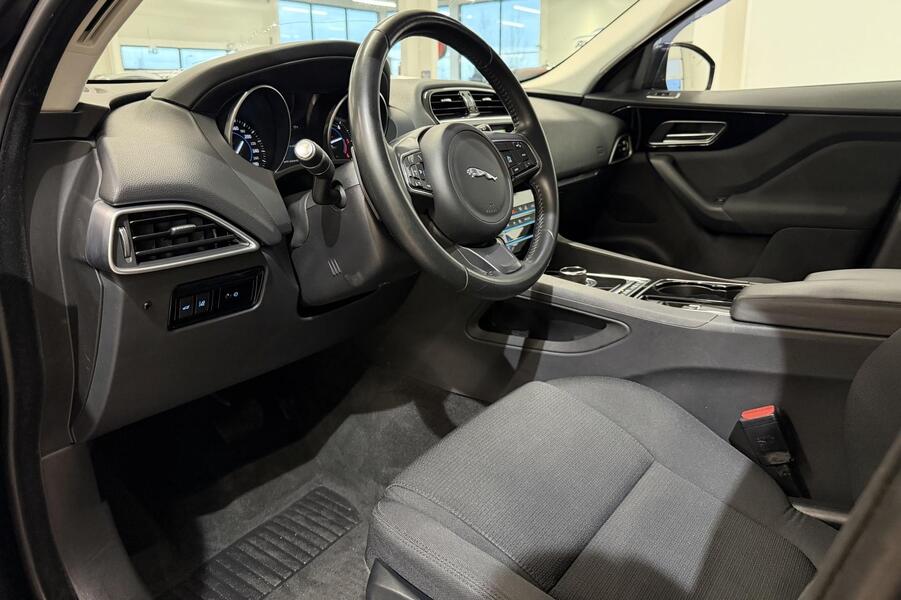 Jaguar F-PACE vaihtoauto