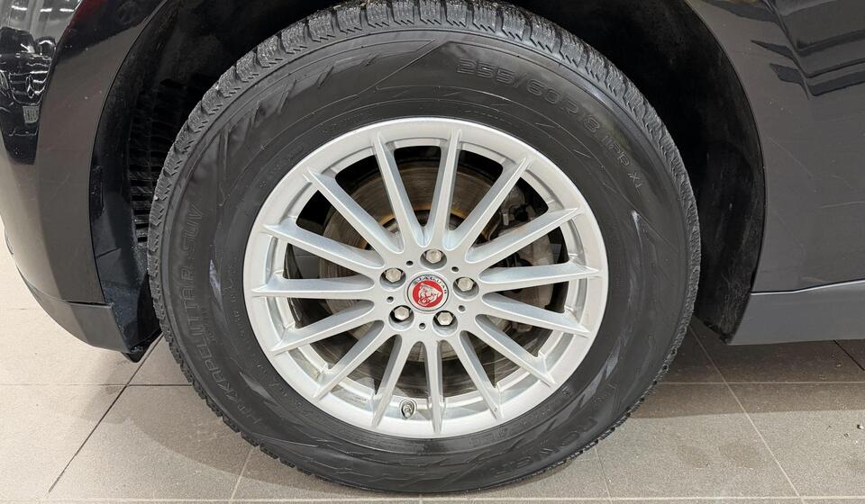 Jaguar F-PACE vaihtoauto