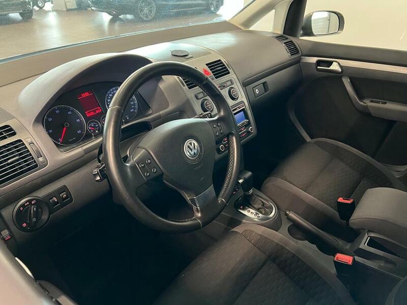 Volkswagen Touran vaihtoauto