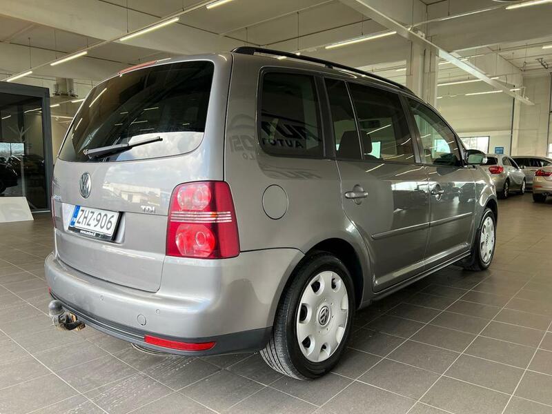 Volkswagen Touran vaihtoauto