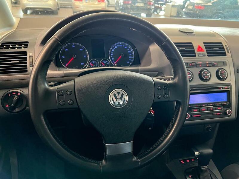 Volkswagen Touran vaihtoauto