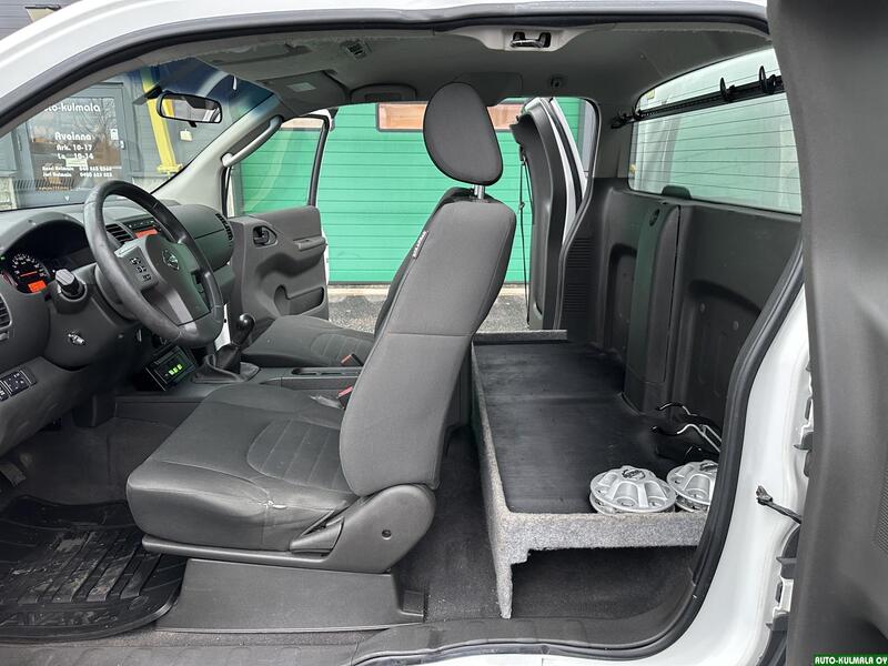 Nissan Navara vaihtoauto