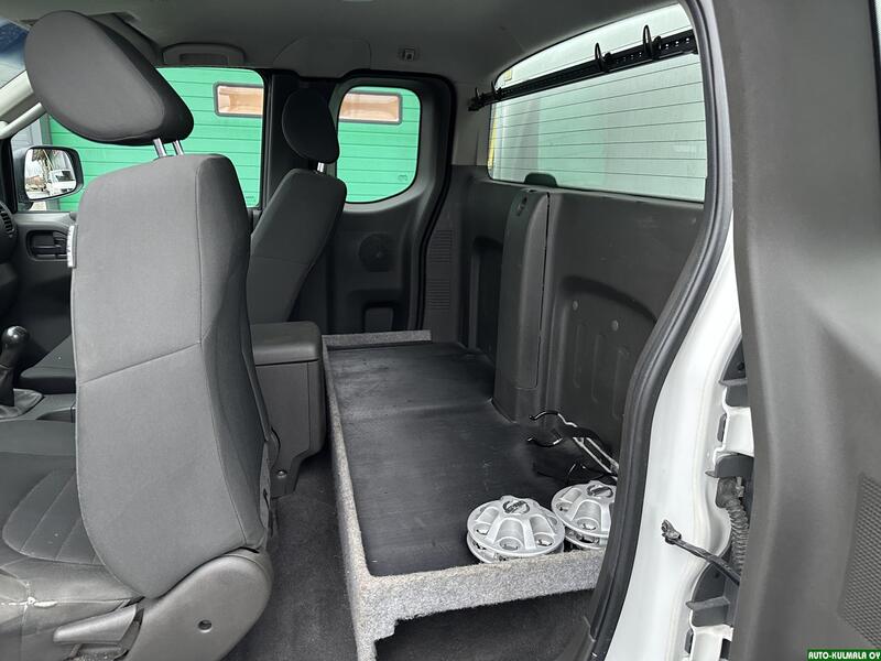 Nissan Navara vaihtoauto