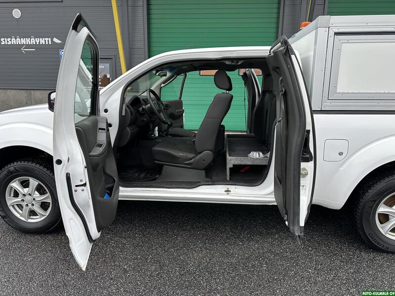 Nissan Navara vaihtoauto