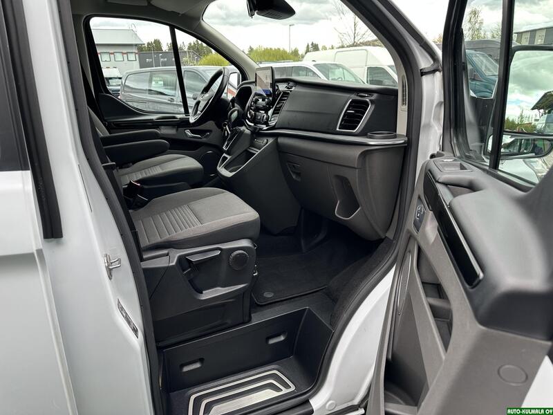 Ford Tourneo Custom vaihtoauto