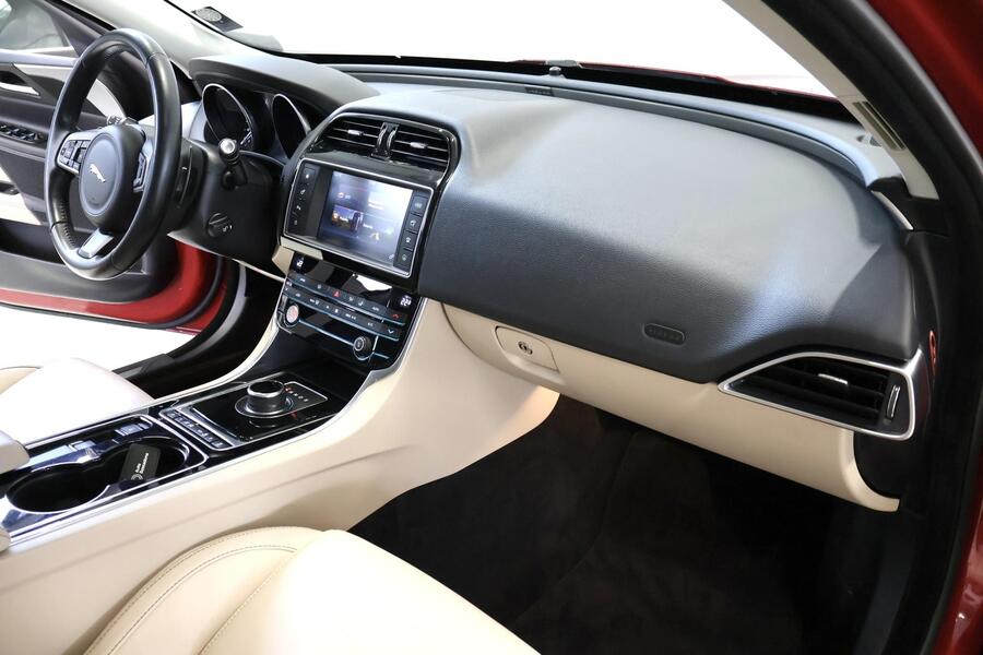 Jaguar XE vaihtoauto