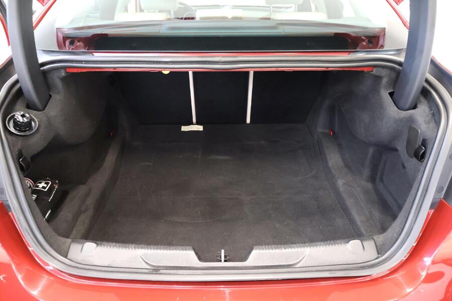 Jaguar XE vaihtoauto