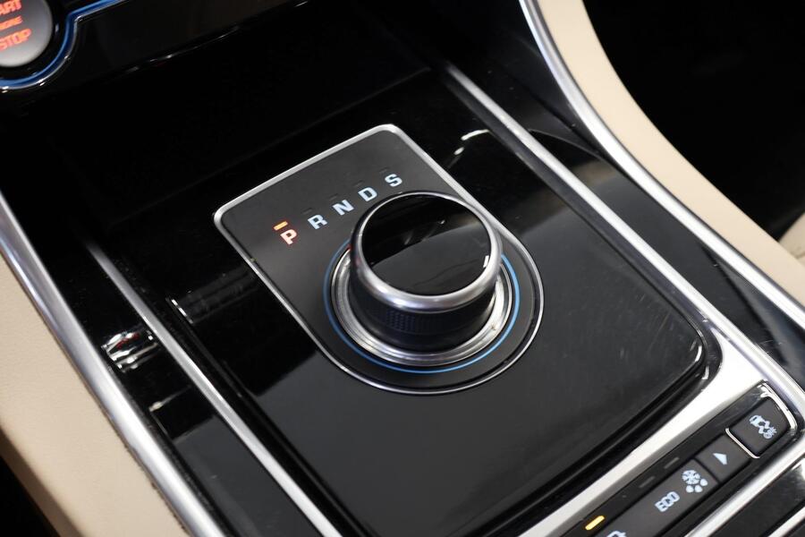 Jaguar XE vaihtoauto