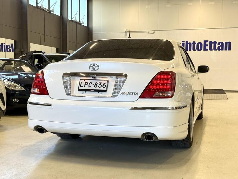 Toyota Crown vaihtoauto