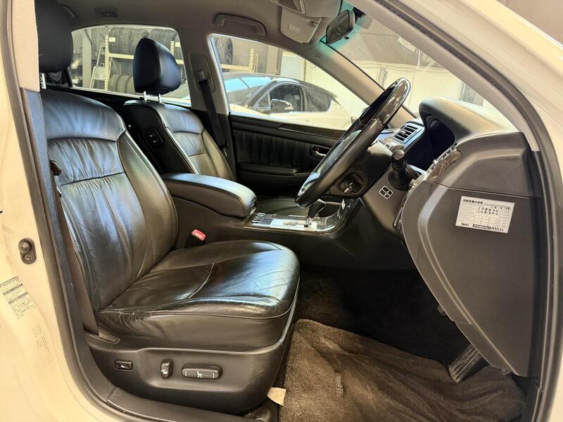 Toyota Crown vaihtoauto