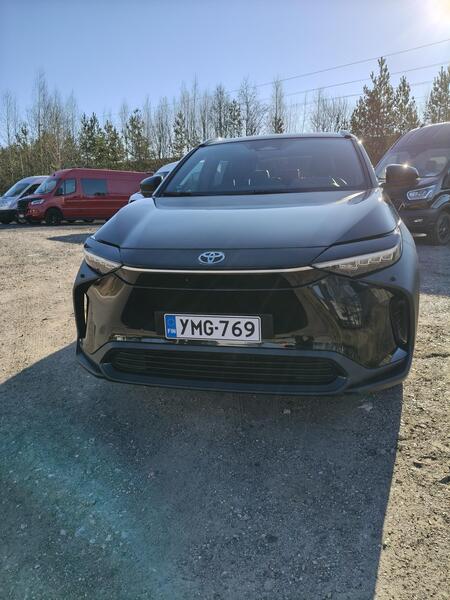 Toyota bZ4X vaihtoauto