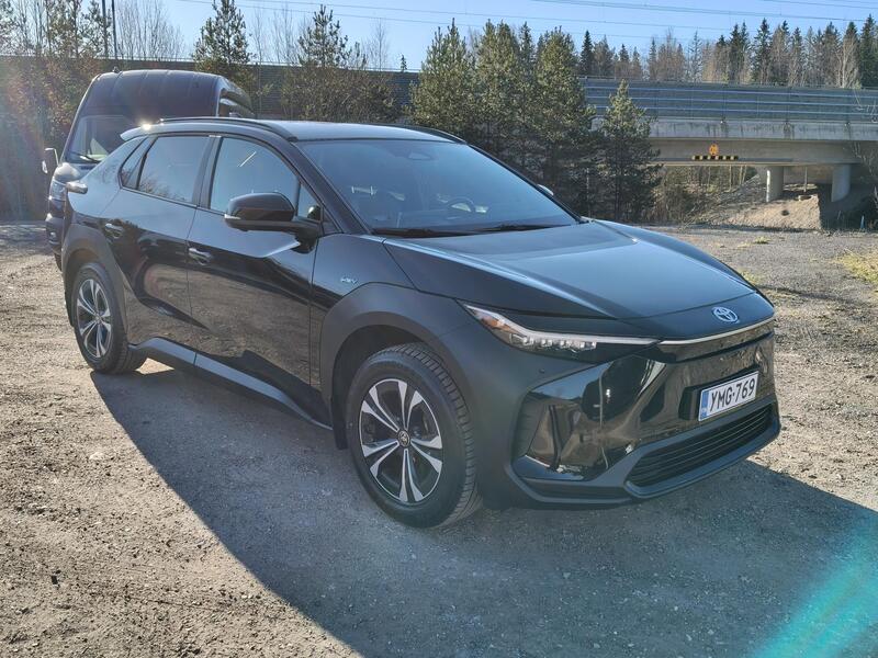 Toyota bZ4X vaihtoauto