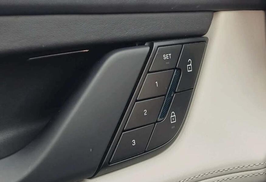 Porsche Taycan vaihtoauto