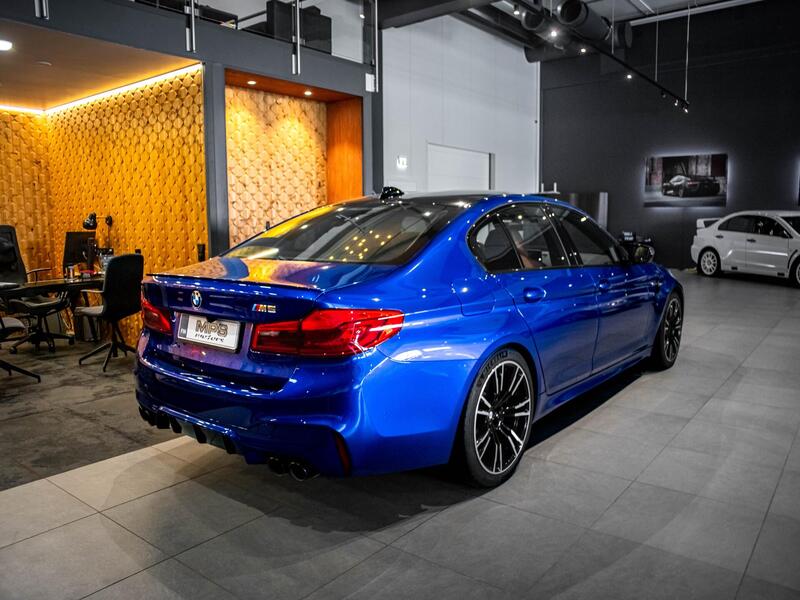 BMW M5 vaihtoauto