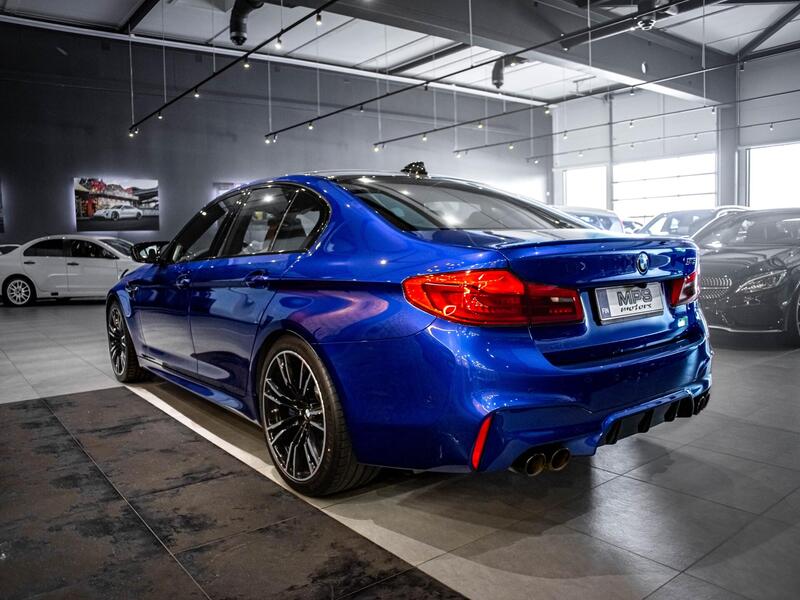 BMW M5 vaihtoauto