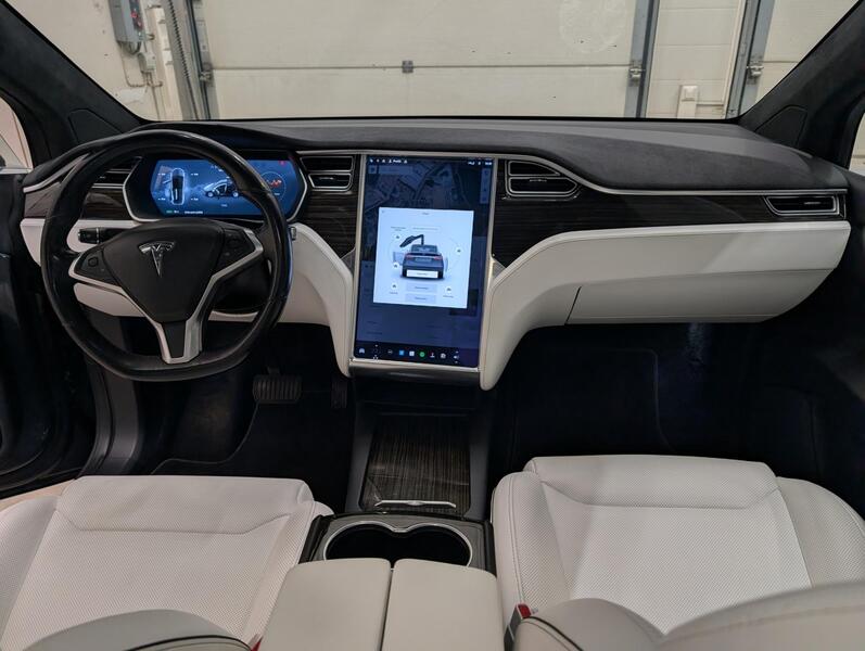 Tesla Model X vaihtoauto